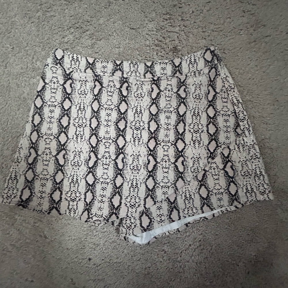 Stylish Snake Print Women's Shorts